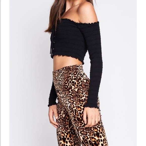 Off the shoulder lace up crop top - Picture 4 of 6